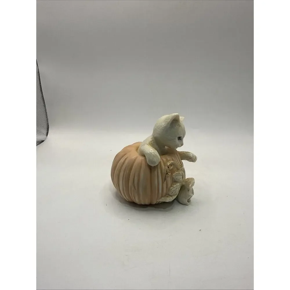LENOX Cat in Pumpkin with Mouse Figurine *